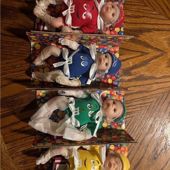 Ashton Drake M&M's Themed Baby Dolls Set VINTAGE - Picture 2 of 3